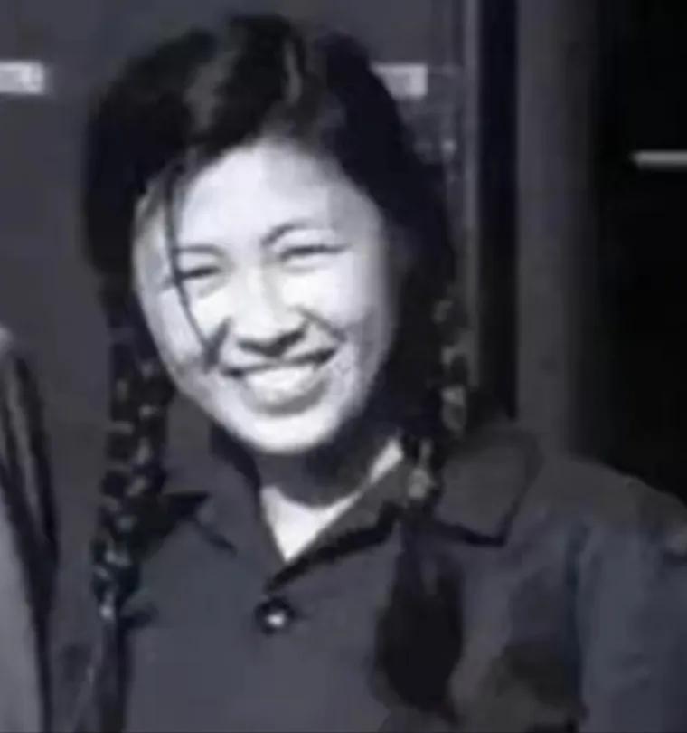 1977年，谢静宜被开除党籍，1983年被免于起诉，职务与待遇全无，1989年恢