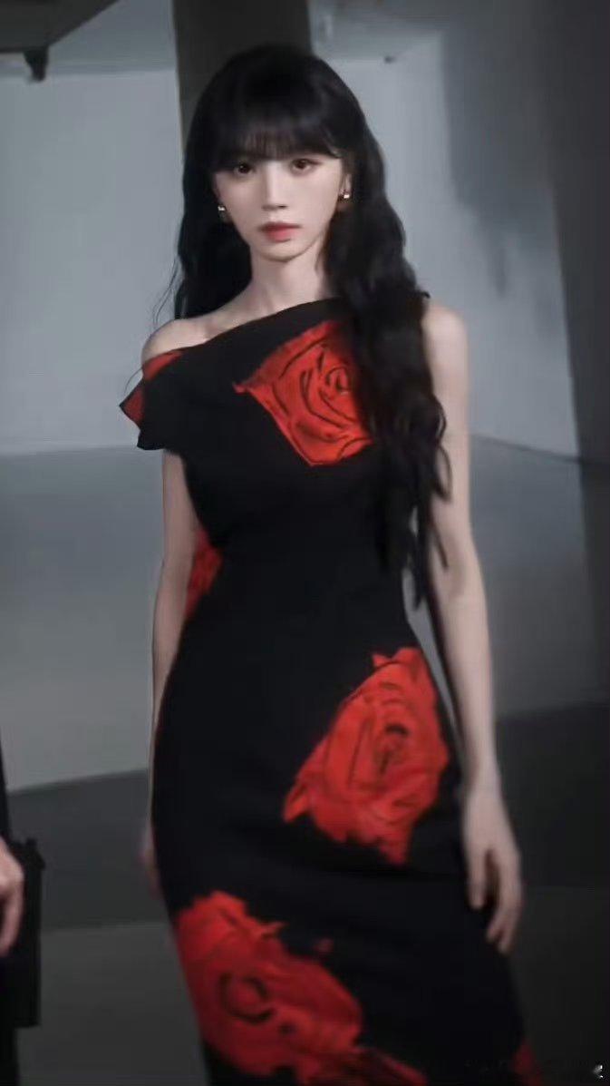 田曦薇为子夜归剧宣换了好多套漂亮衣服啊 每个裙子都好看 ​​​