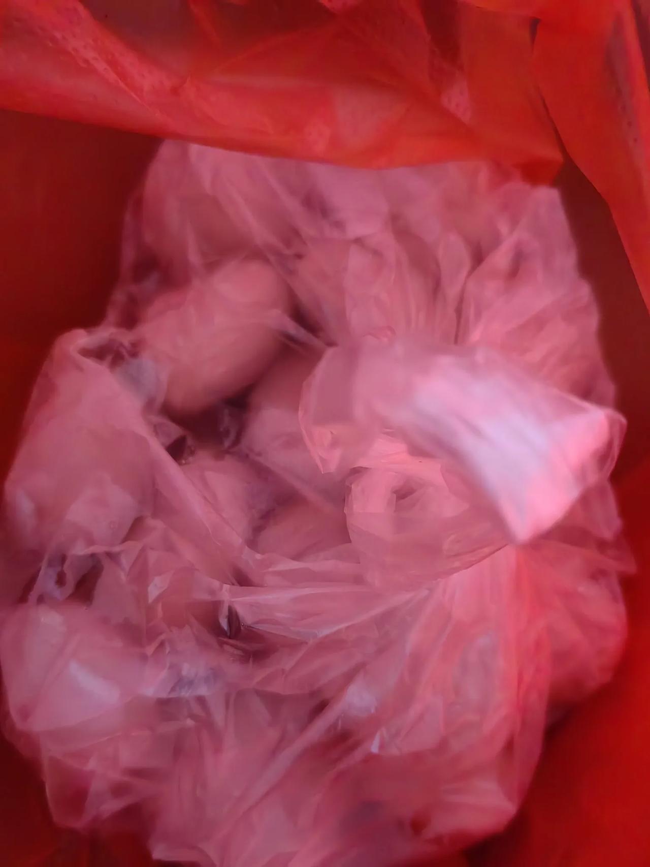 不当家不知柴米油盐酱醋贵，随便买了点东西，手指随便点了点，一百大洋即流入到别人的