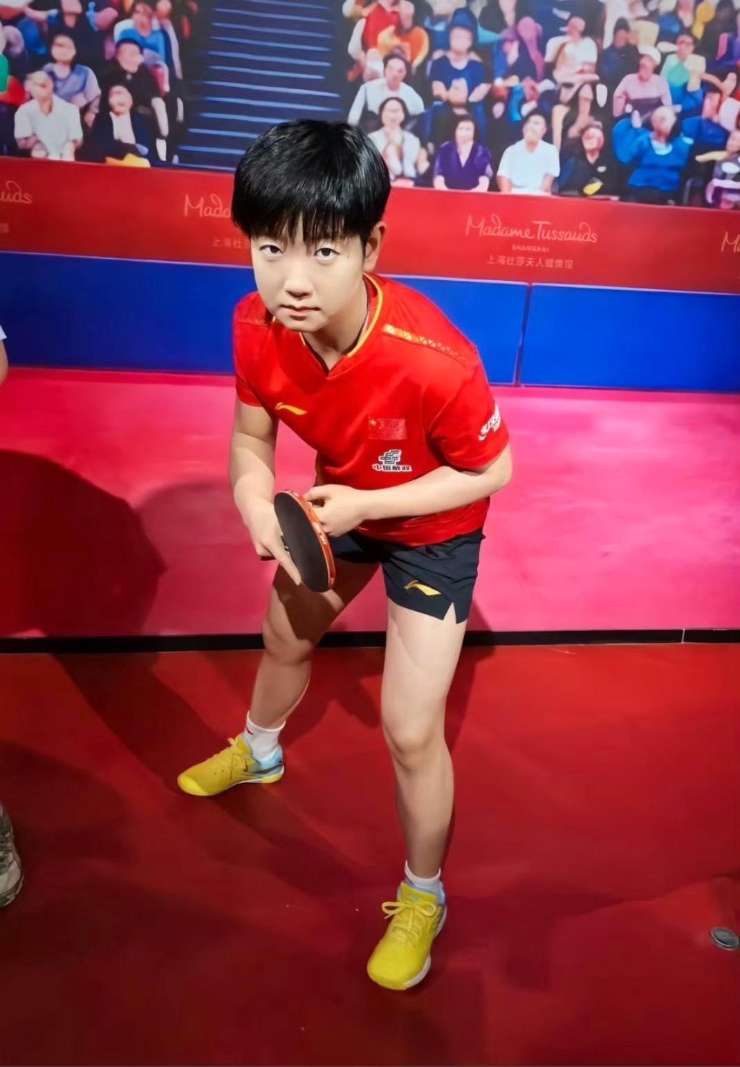 7月13日，孙颖莎个人蜡像正式亮相上海杜莎夫人蜡像馆，成为首位拥有永久馆藏的现役