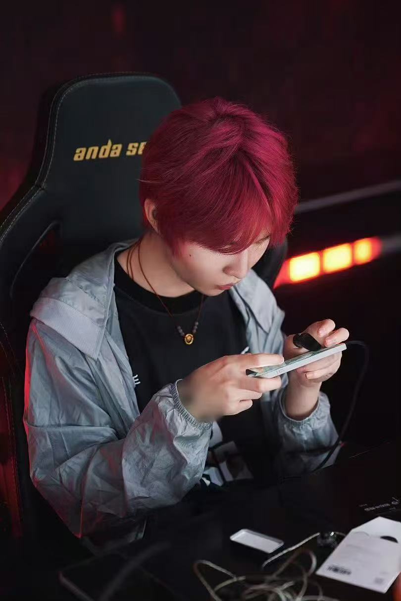 收留心碎KSG粉丝 遗憾是电竞常态，你们的坚持与热爱都被看见，擦干眼泪，永远做K