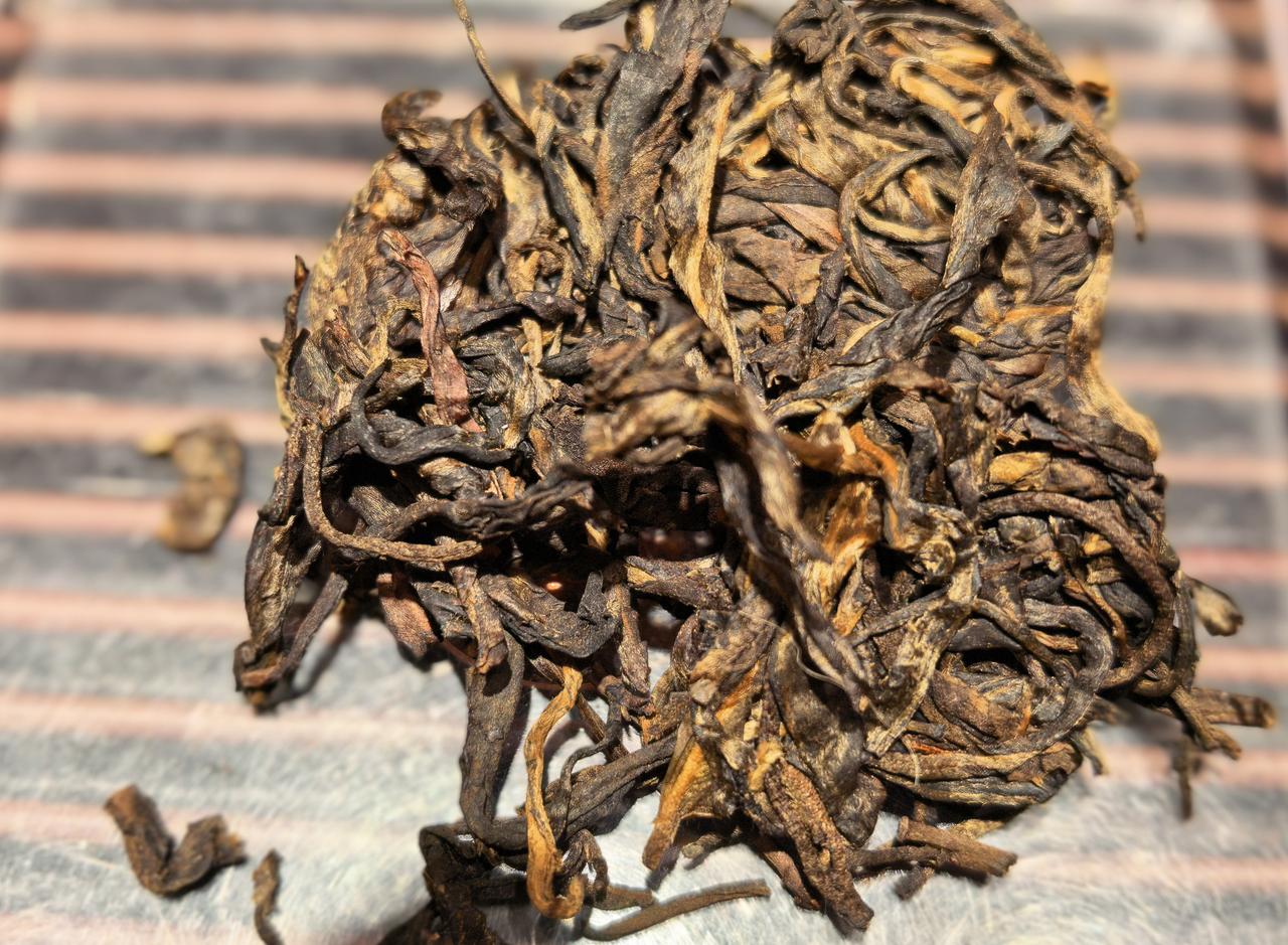 20年之久的老班章生普柔和多了！
前几天与几个老友茶叙，有幸在芒嘎拉茶店，分享一