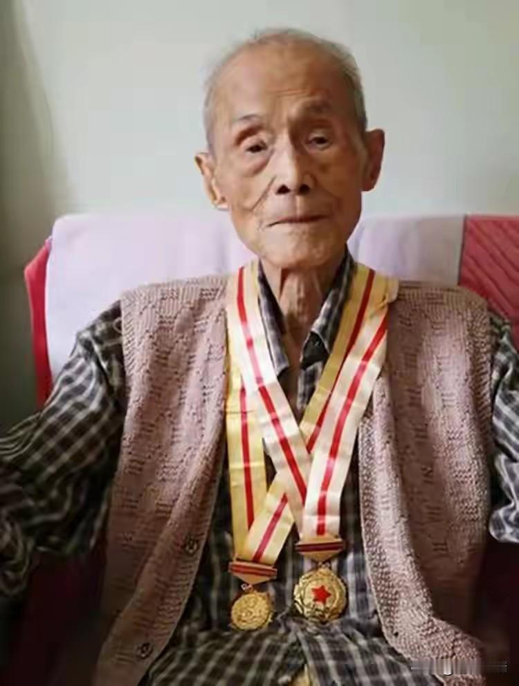 103岁退休技术员离世只留一句不铺张，家人翻出001号证书才知他67年沉默干过中