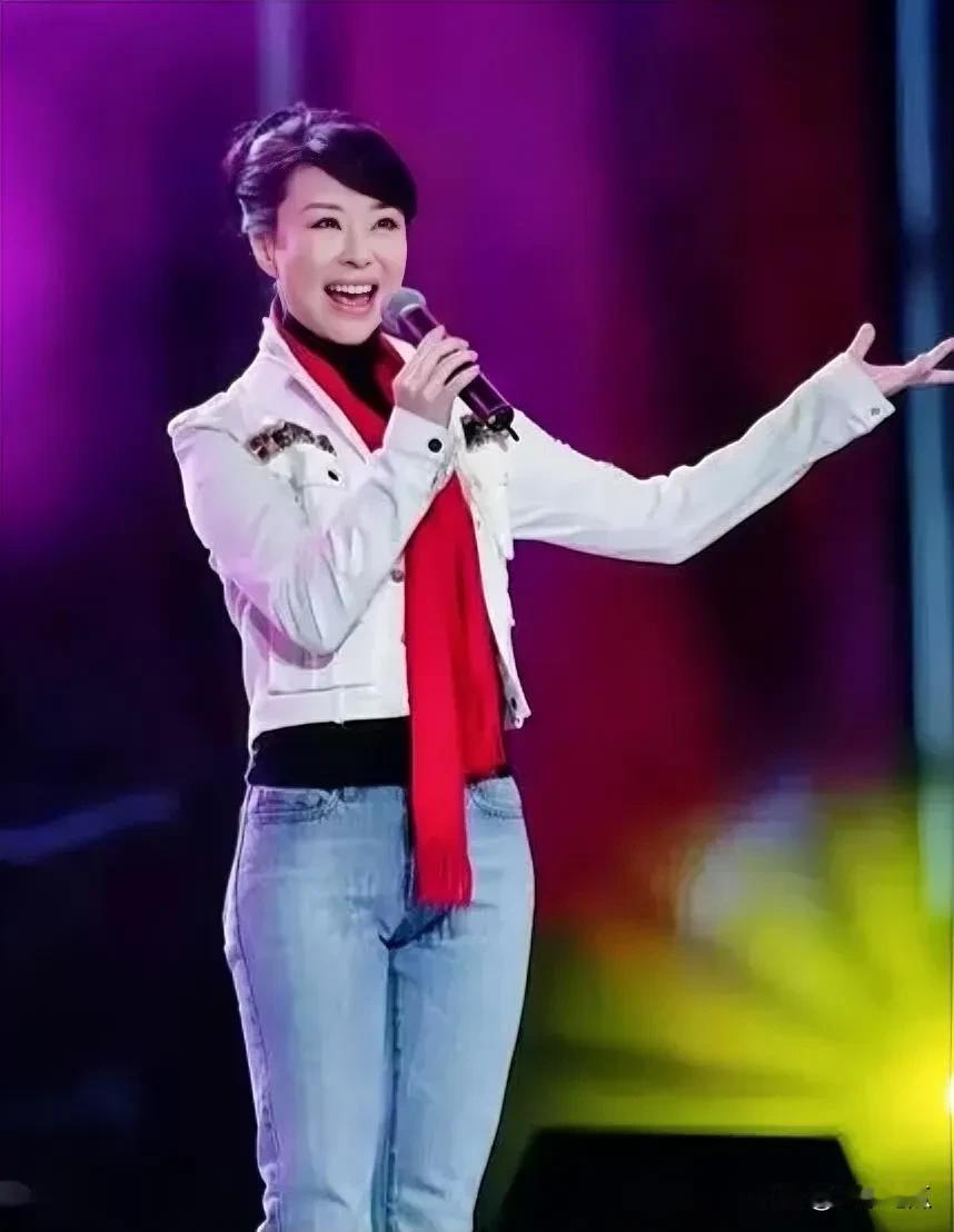 祖海一位人美歌甜的女歌唱演员，她的一首《为了谁》红遍大街小巷，你是否还能想起她唱