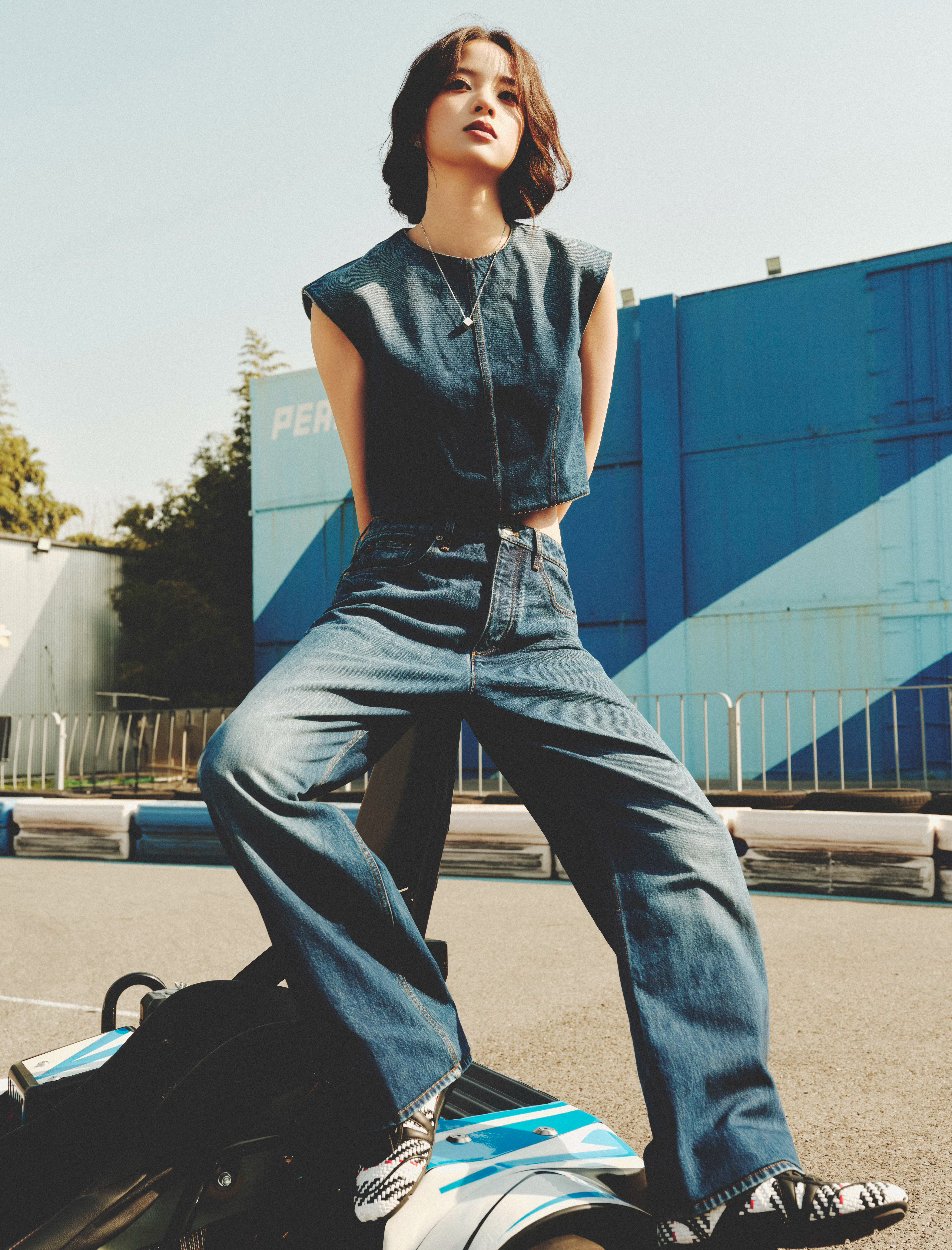 欧阳娜娜身穿LV 2026春夏女装搭配Sneakerina运动鞋亮相上海2026