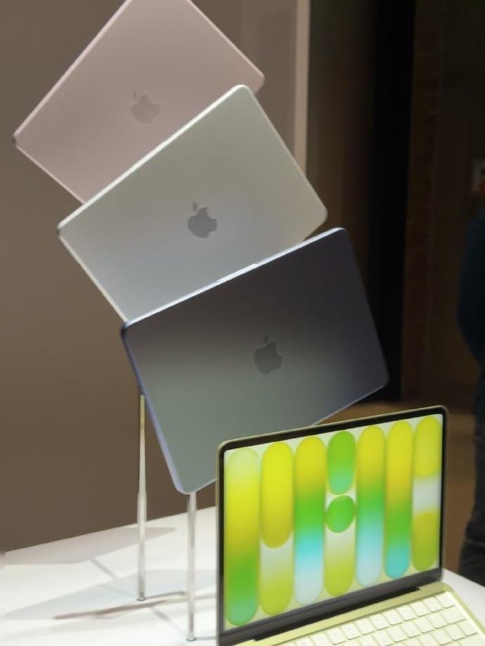 MacBook Neo 惊艳亮相，以简洁设计与强劲性能，重新定义创作边界。机身采
