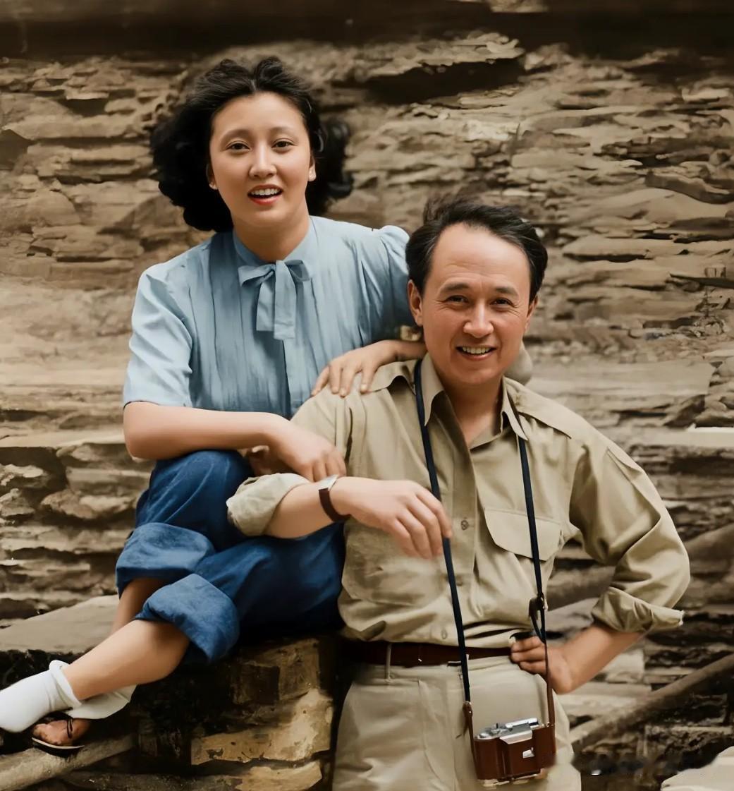 1954年，处在逆境中的钱学森夫妇，心胸豁达，无限乐观，在美国伊萨卡岛，时年43