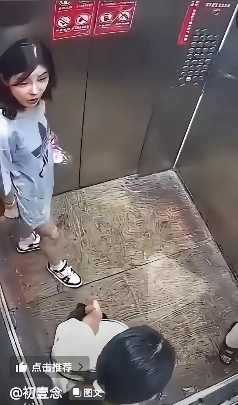 进电梯和出电梯，这对比太强烈了哈！这小女孩也是真厉害，居然把这个强悍的“阿姨”反