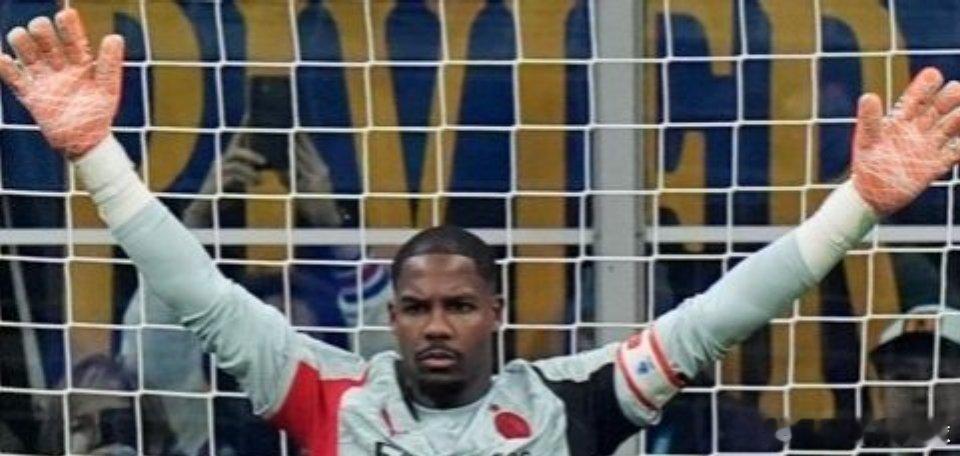 12月16日讯 据《米兰体育报》报道，AC米兰目前将与主力门将迈尼昂续约作为球队