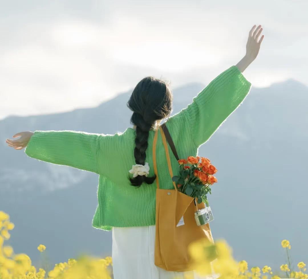 前同事失业2个月了，她老公也从年前失业到现在一直没找到工作，婆婆在上海帮他们带娃