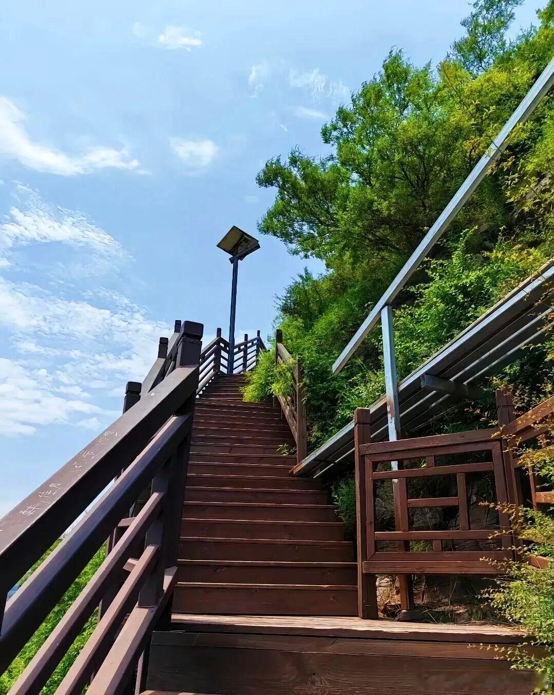 郑州周边遛娃徒步绝佳处！新密鸡山三峰，无门票还免费停车，1小时车程就能解锁3km