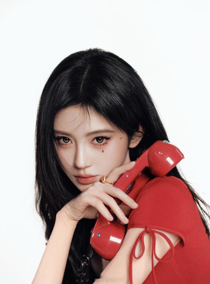 鞠婧祎大年初三红运新春大片 猫系千禧风辣妹超会拍的鞠姐～ 