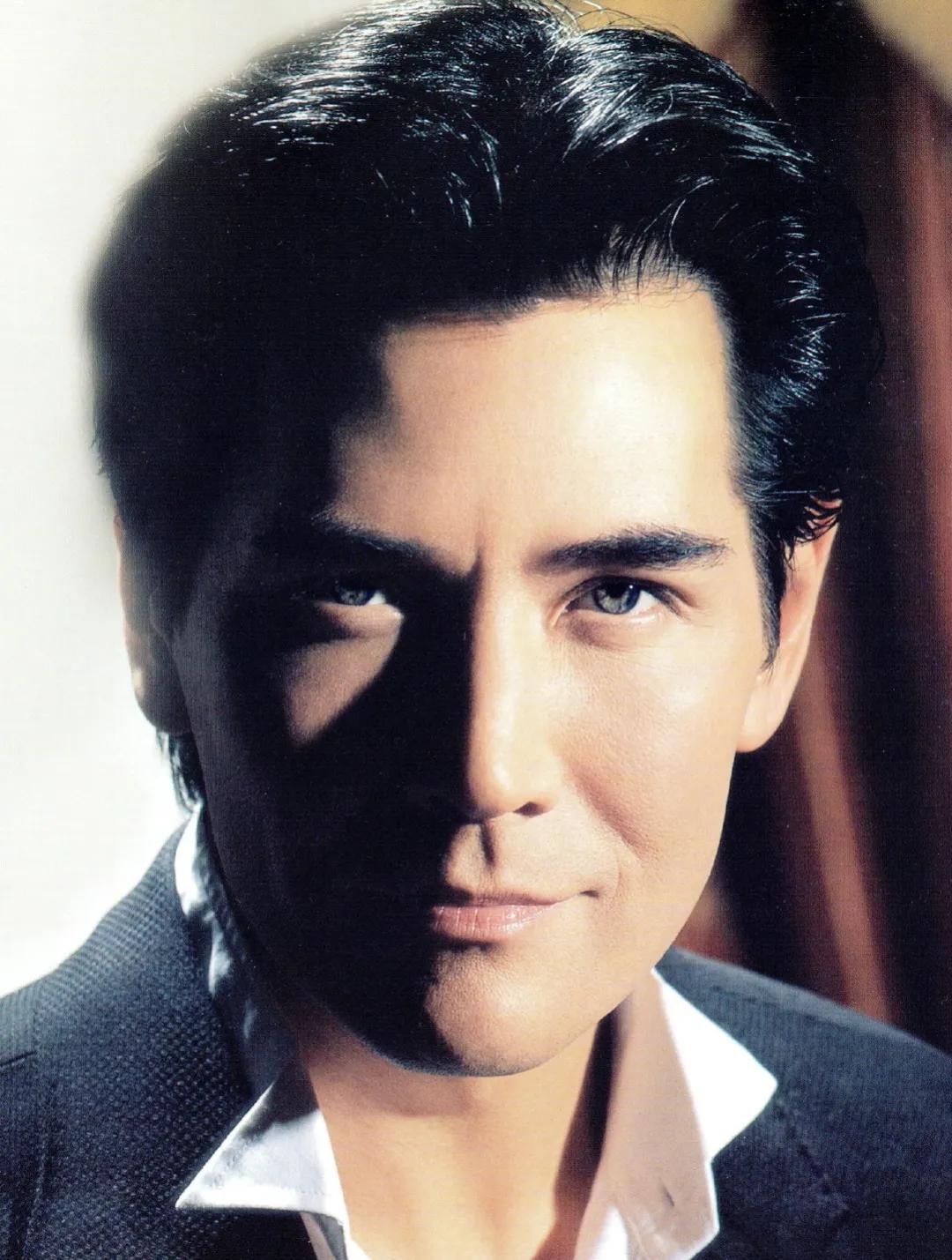 敬启者：
费翔生长在台湾，并以歌艺在台湾、香港及东南亚成名，愿将在国外所学呈现给