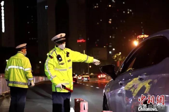 醉驾新规今起施行，最核心的一点就在于入刑标准从“80”调整到了“150”。
评：