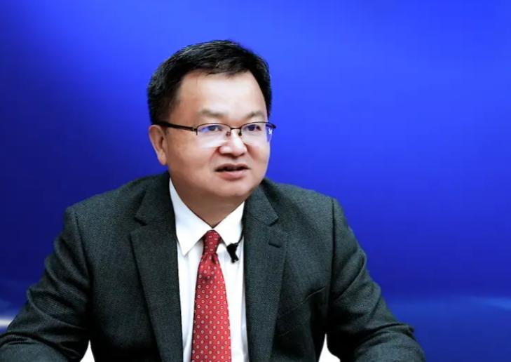 武大张校长终于现身！


武大的开学典礼办了，
张校长也出面了。
但是杨同学那事