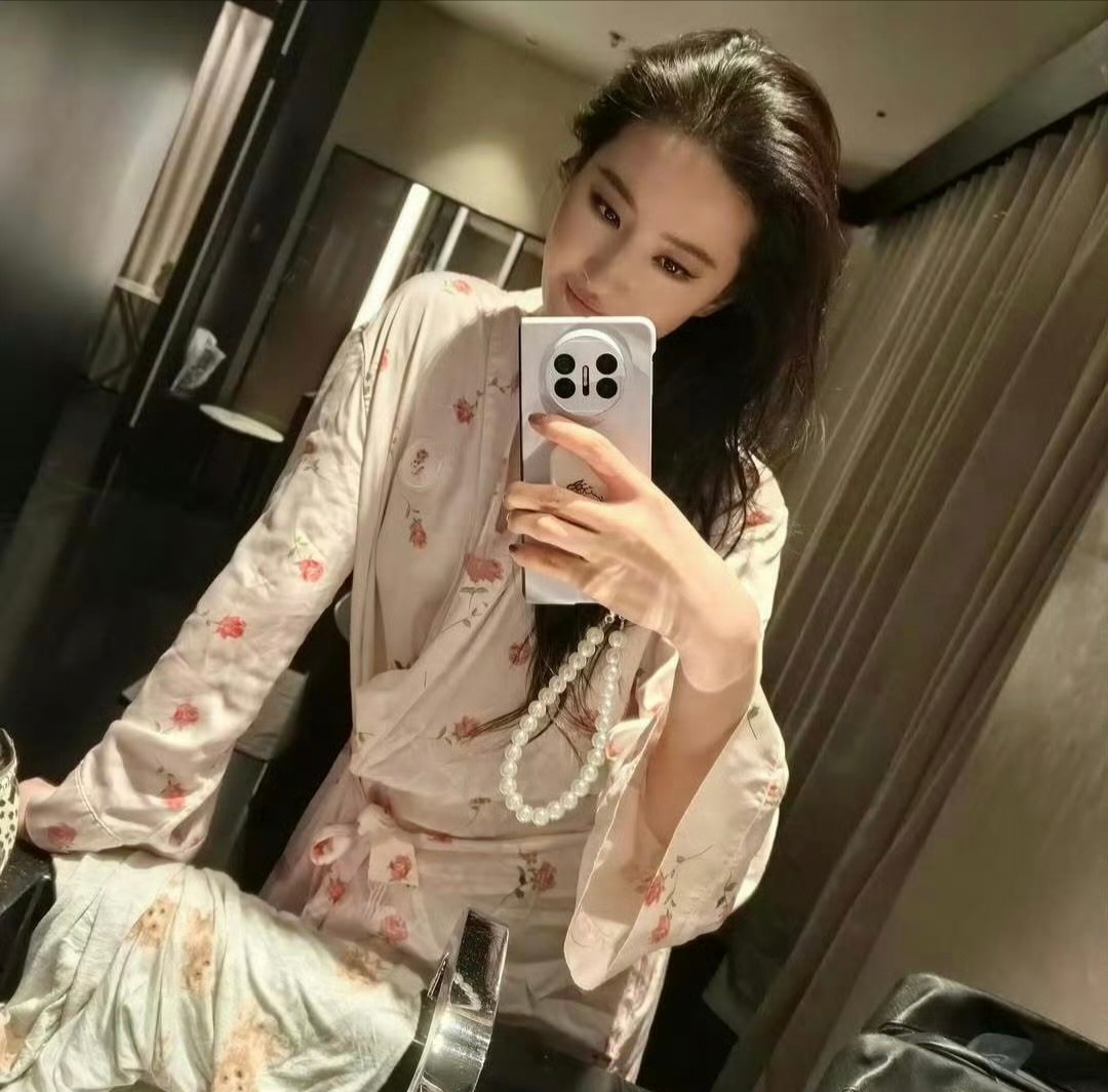 刘亦菲没去白玉兰 不管去没去，她都是我心中最美的刘亦菲，最美的神仙姐姐，最美的赵