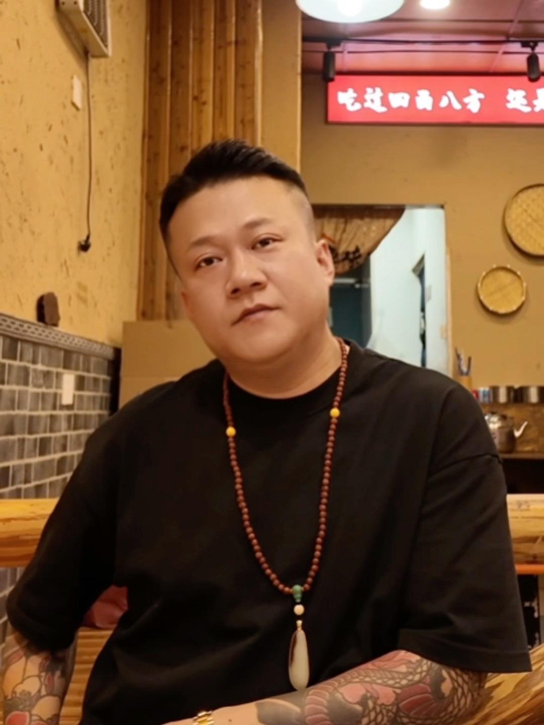 一个面相非常舒服的人，那他大概率是个好人。因为一颗阴暗的心，他撑不起灿...