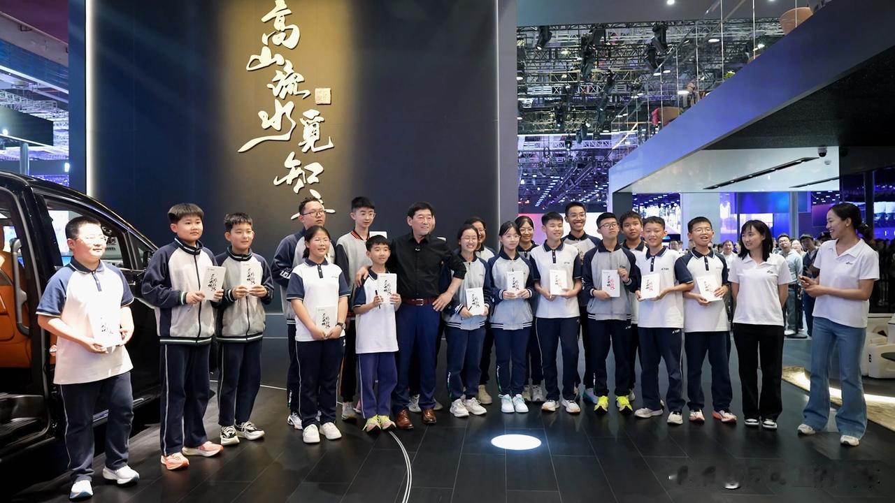 要不是魏建军自己说出来，有多少人知道，他还干了这么一件大事儿。

魏建军：办教育