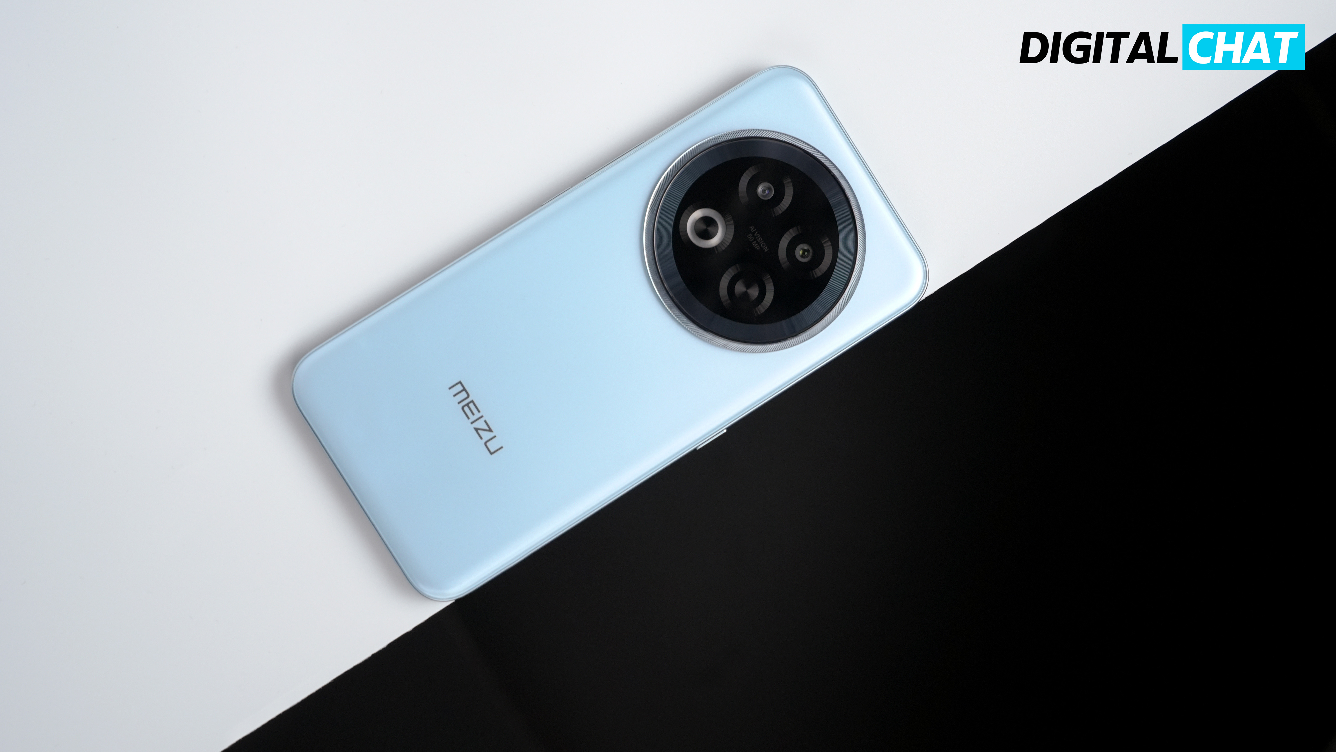 魅族 Note 16 Pro这个轻舟蓝很适合夏天，蓝色的背板给人一种很清爽的感觉