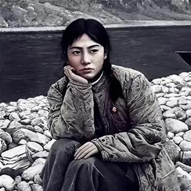 1971年，女知青白春兰为了报恩，嫁给了一农民。然而，新婚之夜，当白春兰劝说丈夫