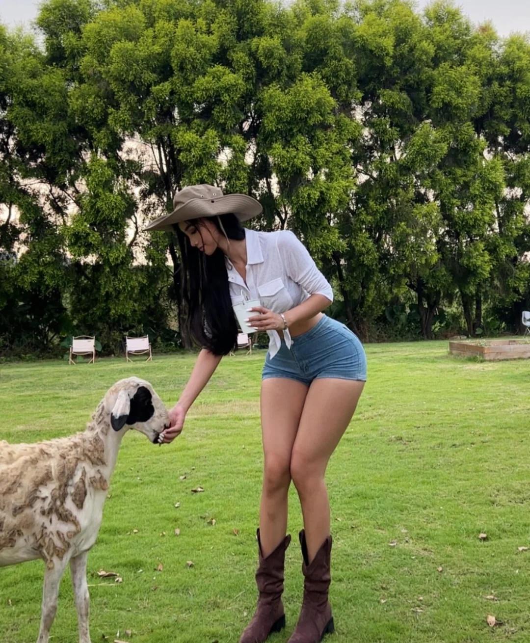 把牛仔靴穿进夏天🍃
好穿的靴子 靴子穿搭