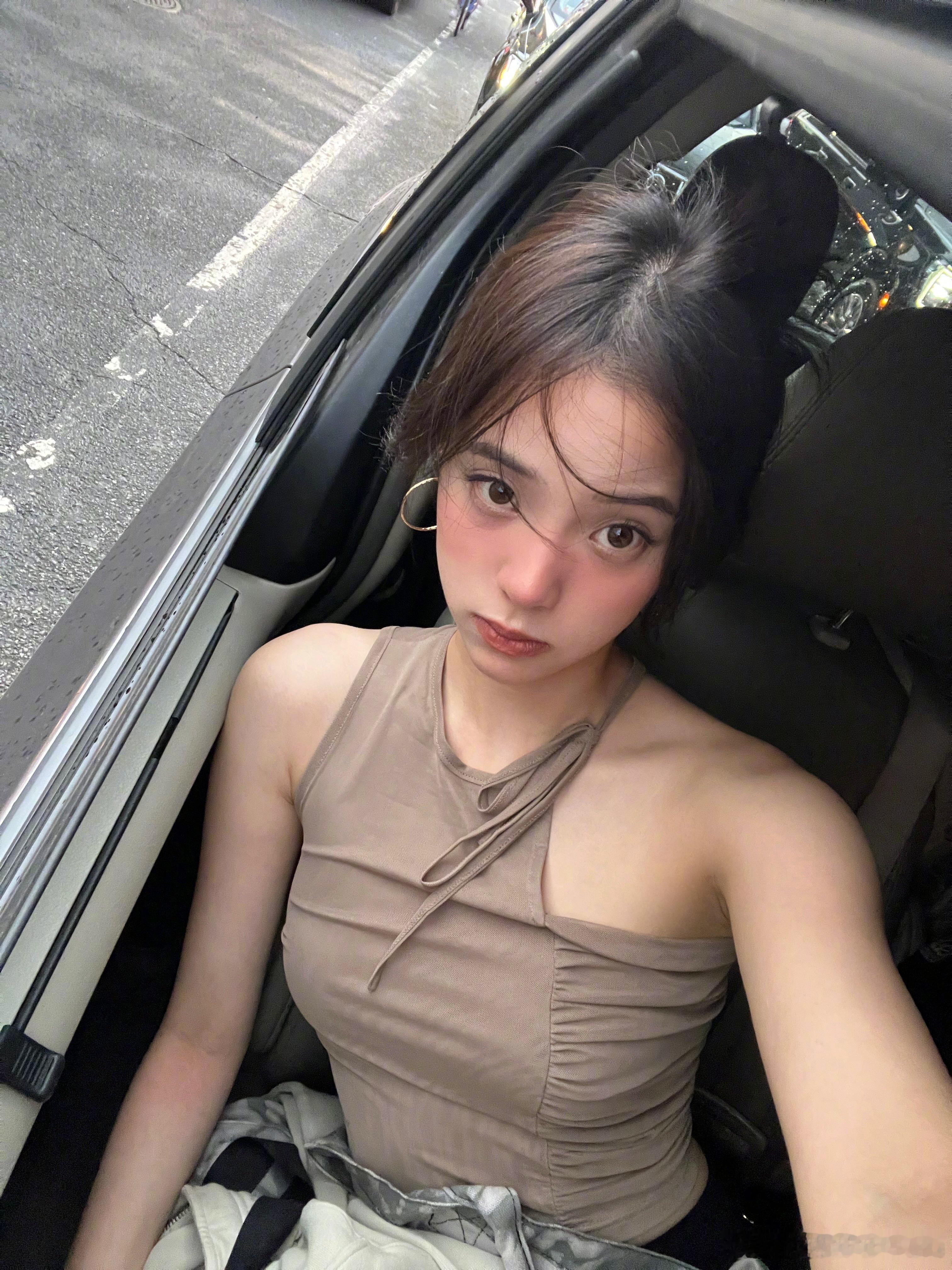 粉丝投稿，欧阳娜娜留学时期的生活照 