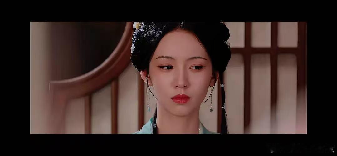 这演技怎么多少有点木木的。 