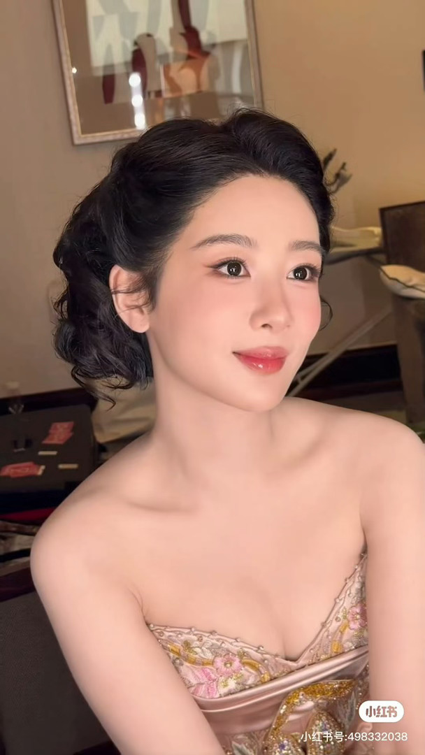 恭喜杨紫斩获白玉兰最佳女主角，多年来沉下心打磨每一个角色，一步一个脚印稳步成长，