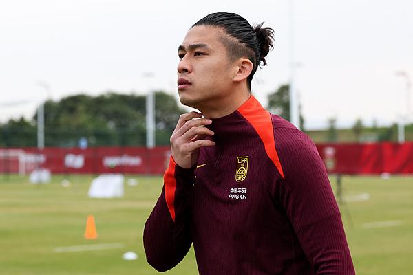 张玉宁说联赛表现好对国足有帮助
 
当地时间3月23日晚18点，中国男足在澳大利