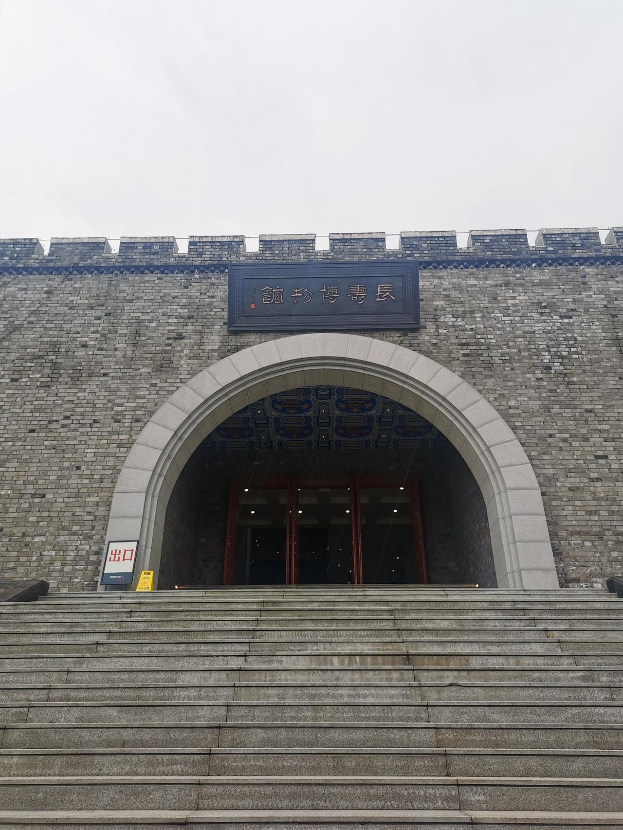 内裤与袜子能否同洗可以共同洗，如果你特别讲究的话就不要共同洗，其实很多人都在共同