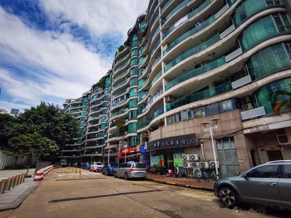 跌到1.2万/平，华南新城这套大四房两年亏掉一辆保时捷

华南新城，番禺南村的一