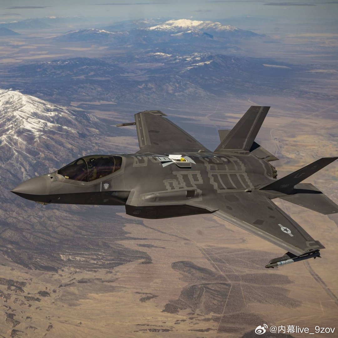 最新消息：美国一架F-35战机在内华达州试验场坠毁，飞行员弹射逃生。 