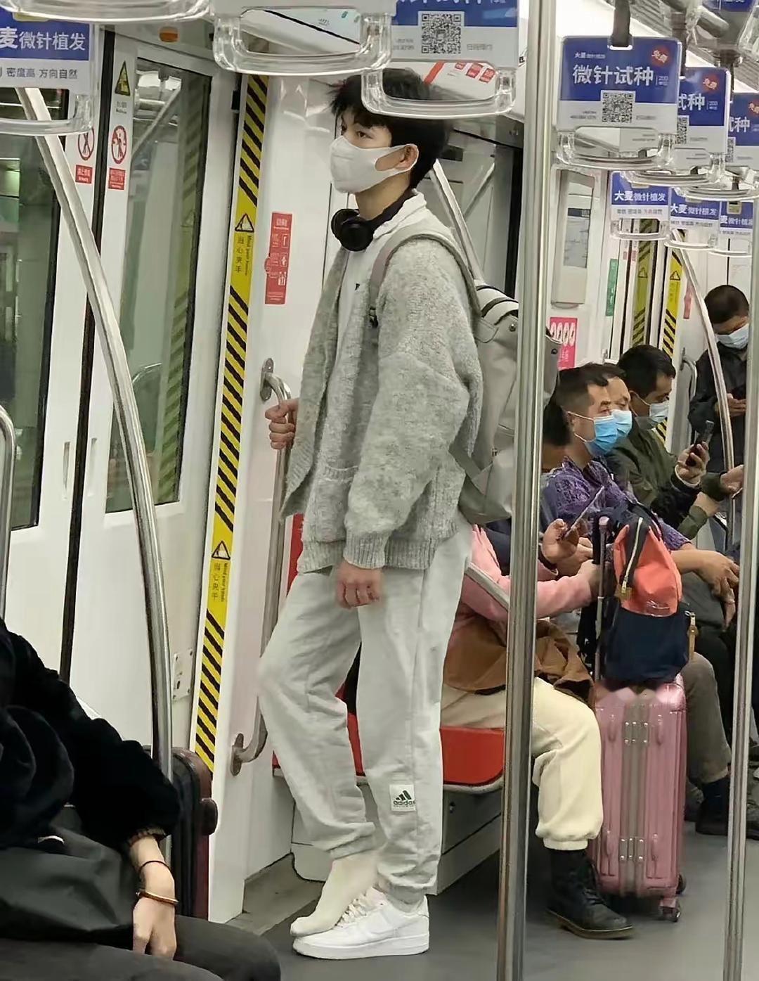 这小哥哥真帅