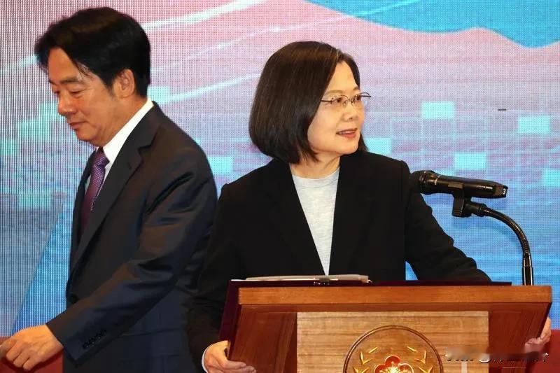 蔡英文要访问捷克等国！怎么办？
岛内多家媒体披露，蔡英文将于10月窜访捷克等欧洲