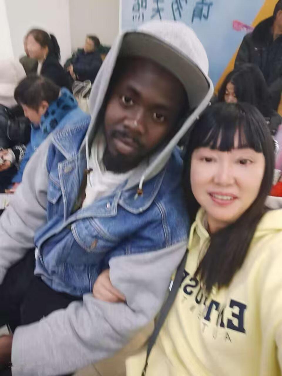 说印度人这不好那不好，站在他们的角度，找到一个好地方，不忘爹妈，不忘兄弟姐妹，甚