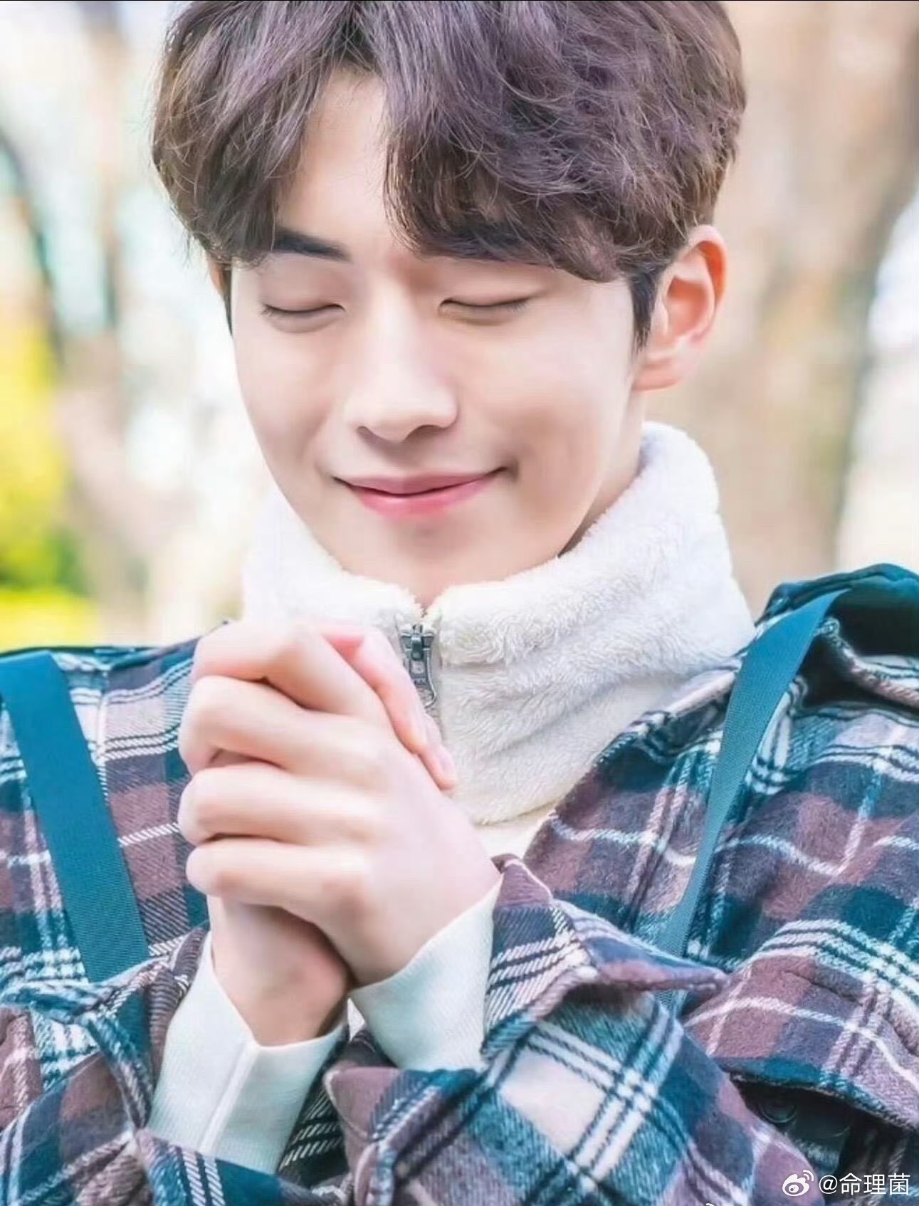 南柱赫变双眼皮了挺自然的 技术真不错 但还是喜欢单眼皮的你 