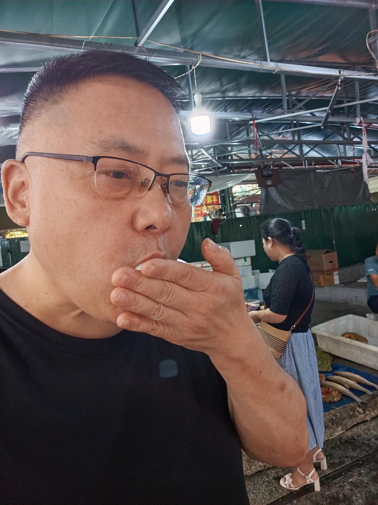 早上6点半起来运动了近一个小时，7点半跳操就结束了！

发现家里的鸡蛋没有了。