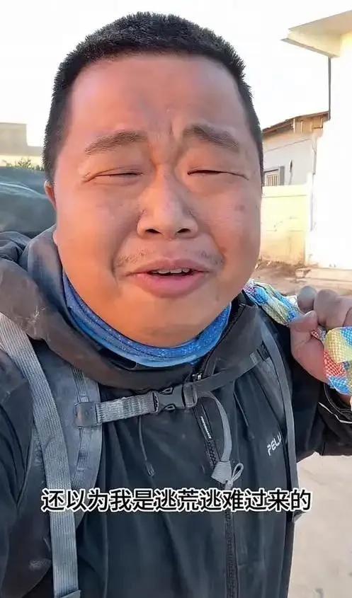 蓝战非为什么这么有钱？
    最近经常刷到一个黑胖小伙，跟人连麦打pk，不查不
