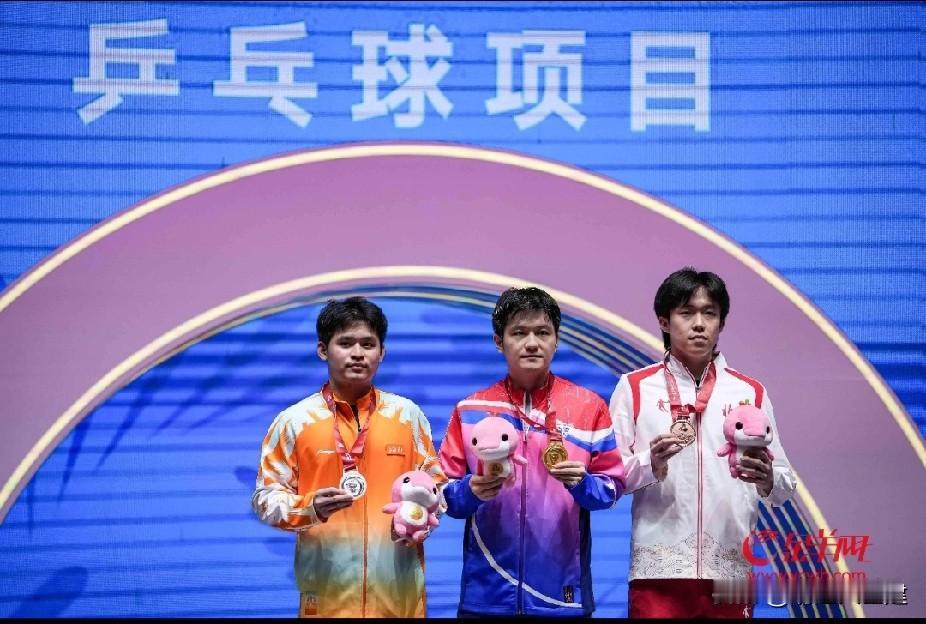 【樊振东夺冠了】

11月16日，十五运会乒乓球男单决赛结束，这位巴黎奥运会乒乓