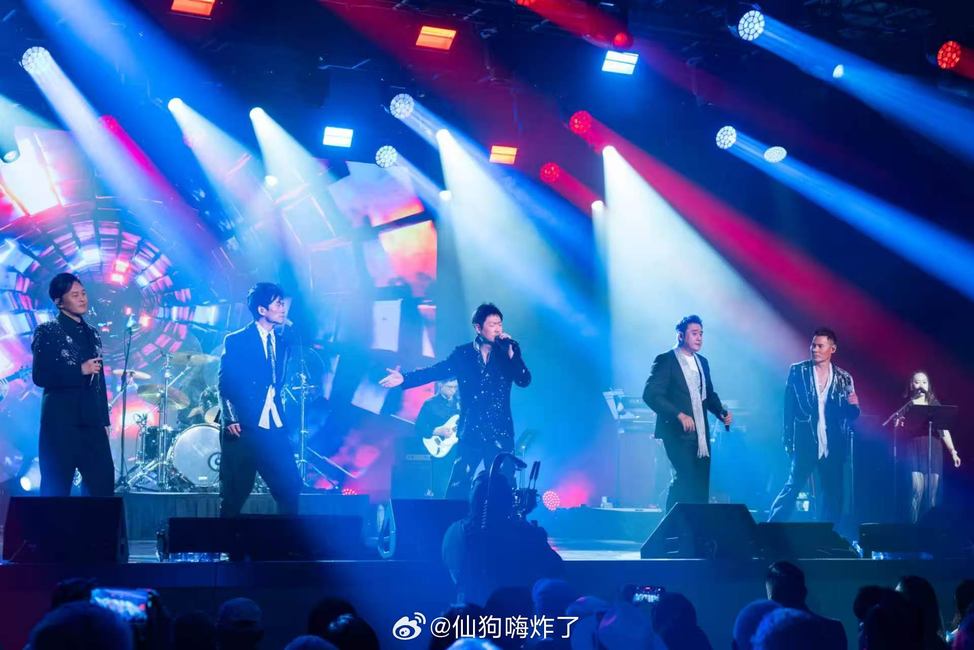 HeyBrother兄弟团演唱会现场的音响和灯光同样值得高度称赞🎛️当经典慢歌
