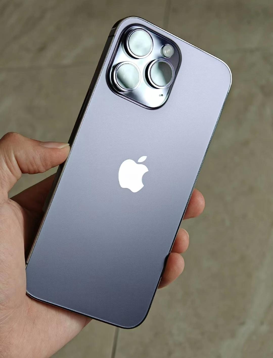 不知道为什么iPhone缺点那么多，买的人还不少，像信号差、没有指纹解锁、快充一