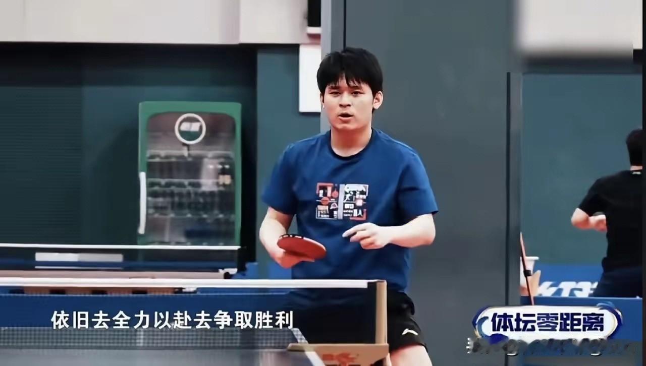 小石头肉眼可见的瘦了好多呀。看来在上海封训期间，小石头一天三练的强度真不小啊！
