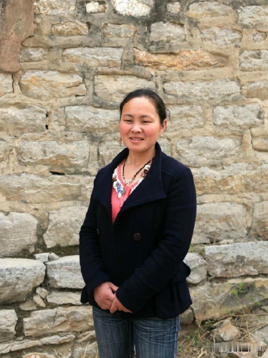 1994年，18岁的女孩被人贩子卖给老汉为妻，付钱时，人贩子却要多收100块。农