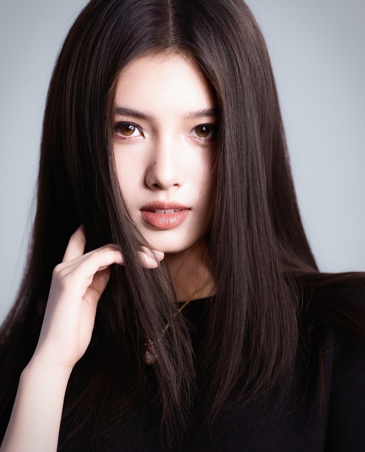 哇！被美到！艾米真的给我一种吾家有女初长成的感觉，稚嫩一点点变成了飒飒的姐感，这