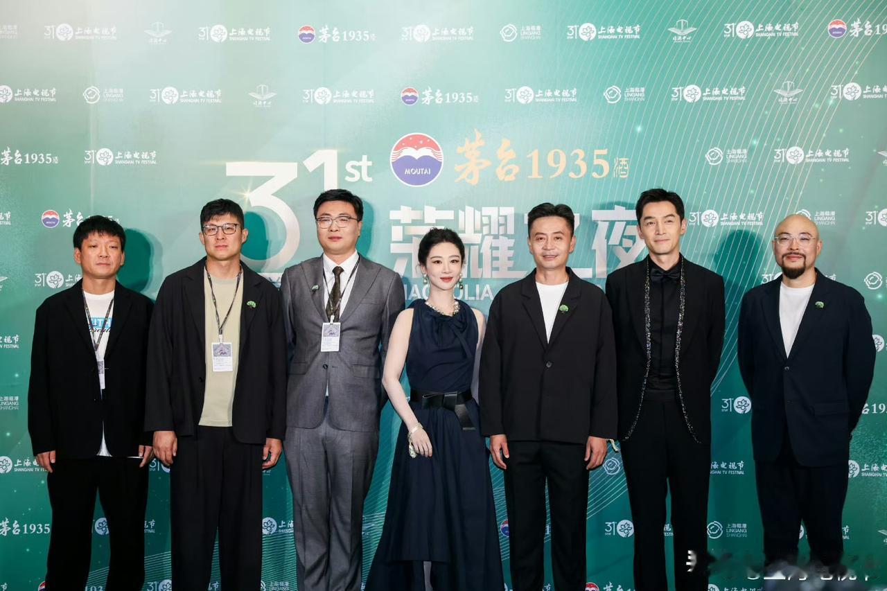 杨紫白玉兰白玉兰 提名晚宴绿毯生图状态，和生命树剧组一起走红毯，和胡歌胡歌 同框