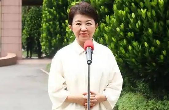 就在刚刚，
 
台中市长卢秀燕发表声明，
 
4月8日，曾被视为国民党下一届台湾