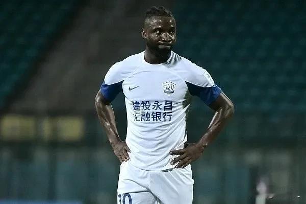 都在吹嘘武磊可助国足18强出线，无需归化奥斯卡。可事实是国足恰恰更需要具备单兵作