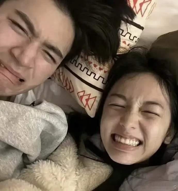 当初周也和王星越这张照片，被误会在谈恋爱，后来丁博发图澄清，所以发那张图的人，竟