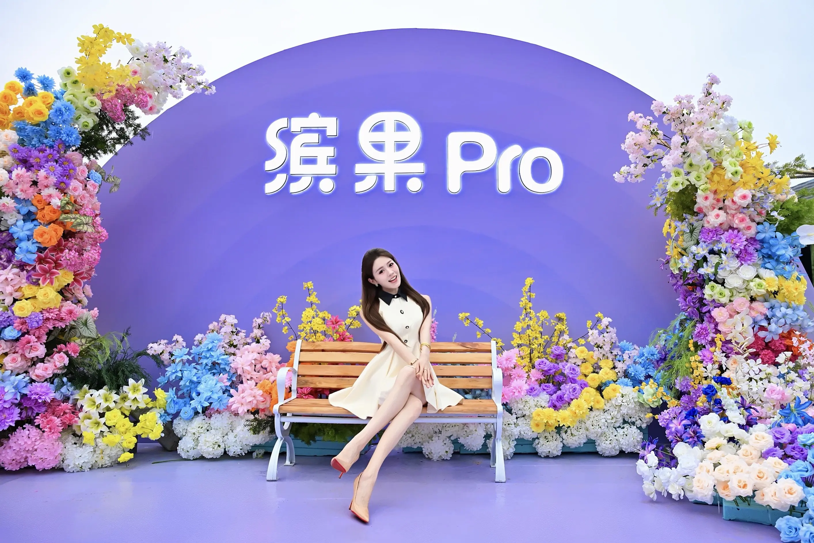 泉城广场惊现20米奶龙。是谁在主持这么火爆的活动呢 感受到大家的热情了...