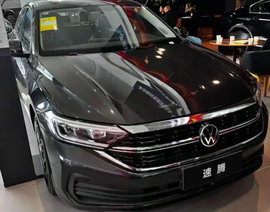10万左右就能“闭眼买”的两款家用车，省油耐开，开个十年都不带大修的
修车摊上最